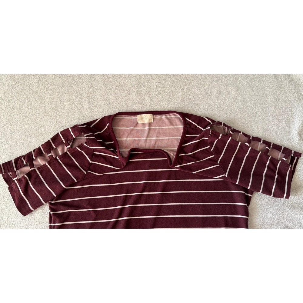 Glitz Women's Burgundy White Striped Cutout Shoulder Short Sleeve Top Size L - Picture 4 of 8